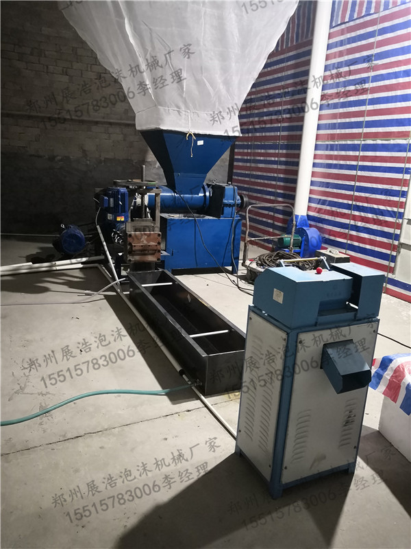 eps泡沫造粒機(jī)時產(chǎn)600斤現(xiàn)場